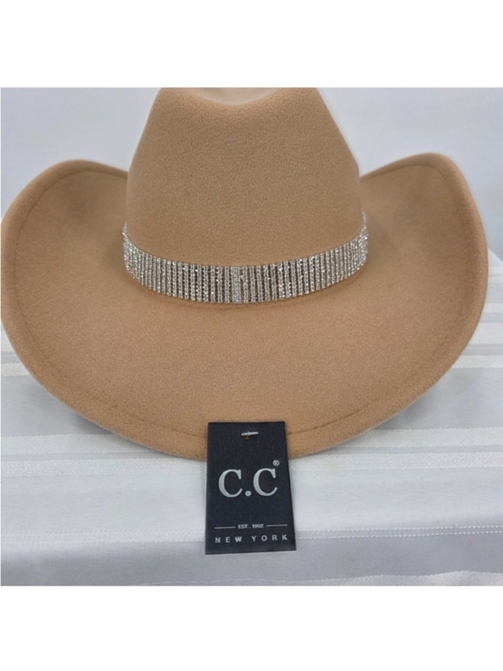 Western Cowgirl Hat with Crystal Band and brim - Picture 2 of 6
